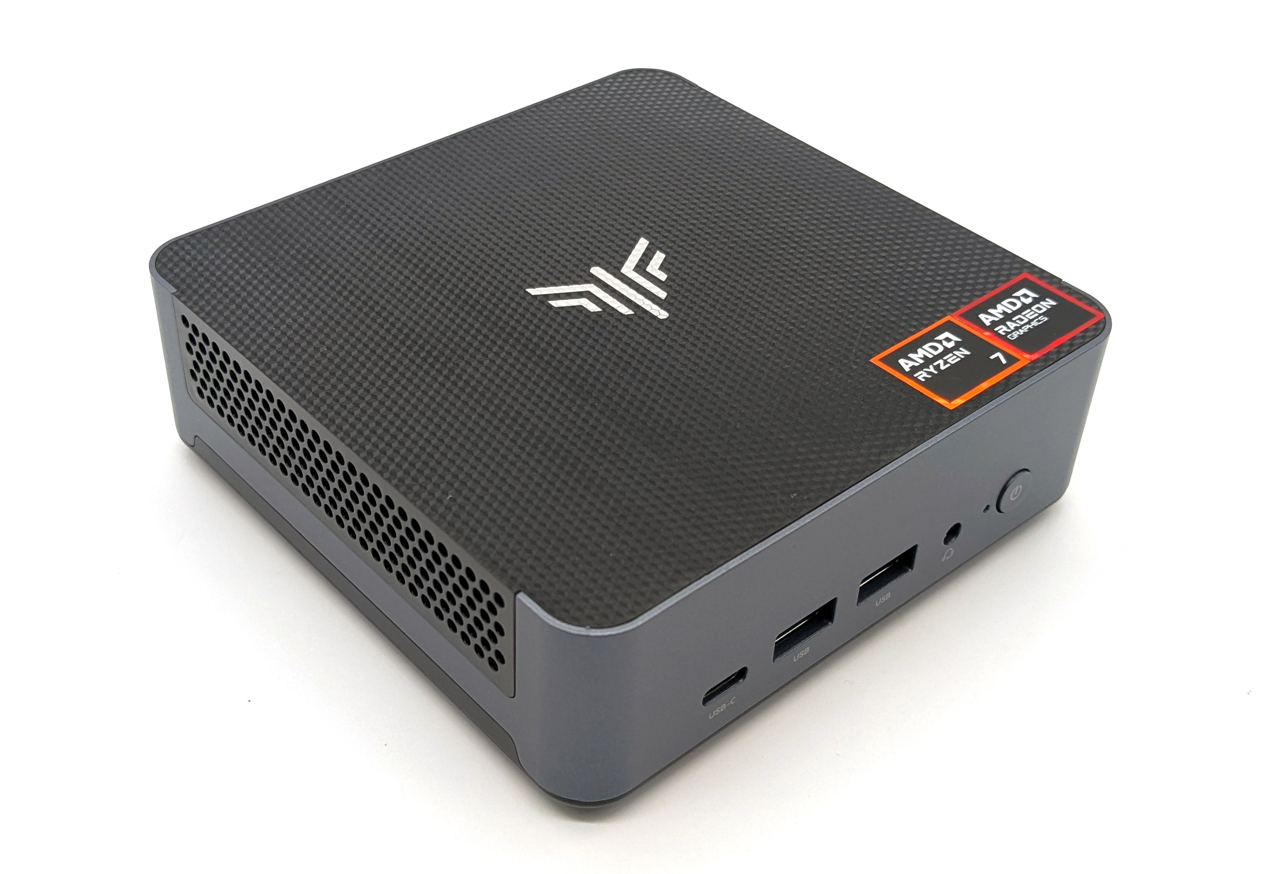 NiPoGi AM21 Mini-PC test - Plenty of I/O, an R7 8745HS and a nasty temperature brake